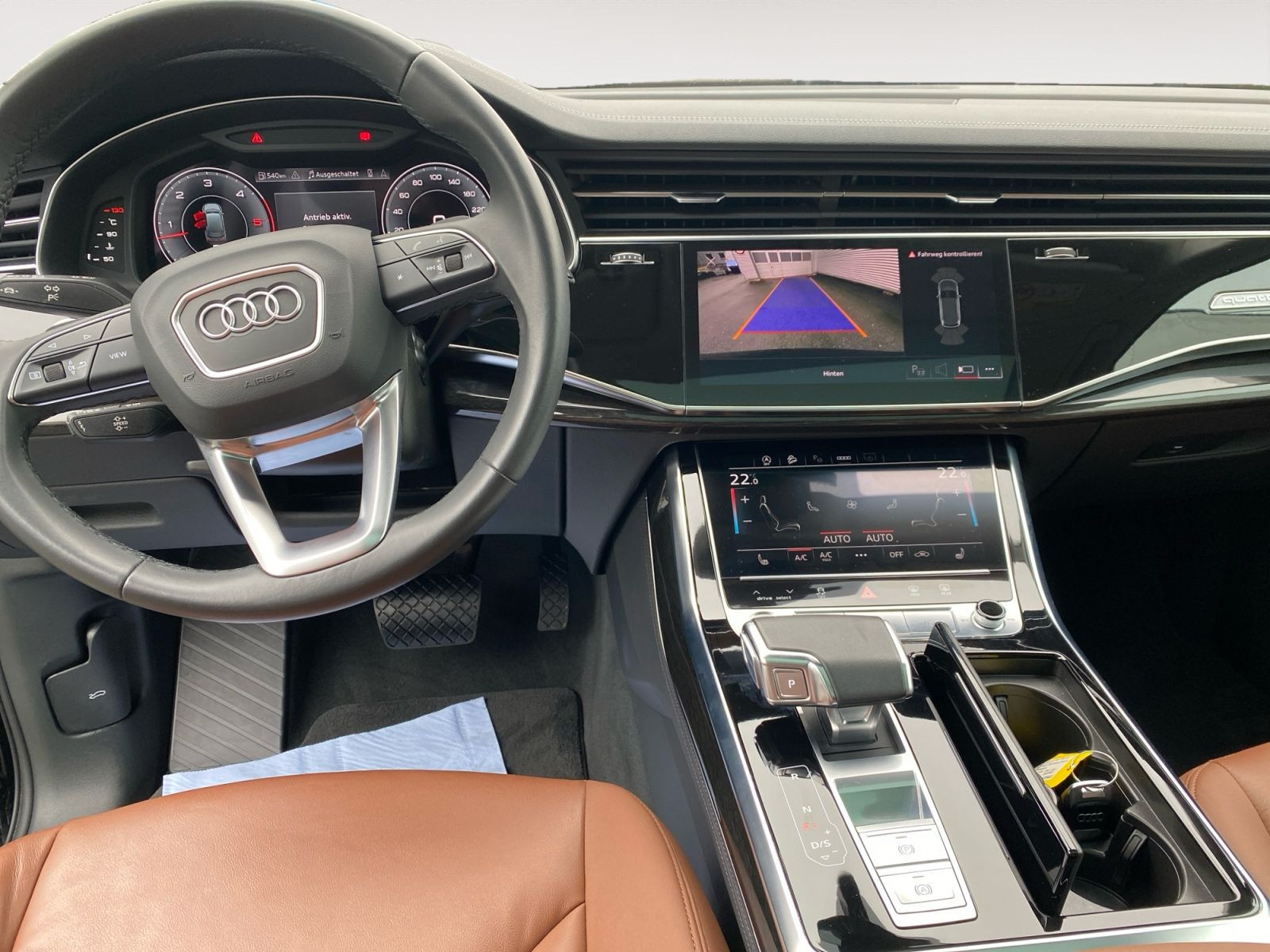 Audi - Q7_11