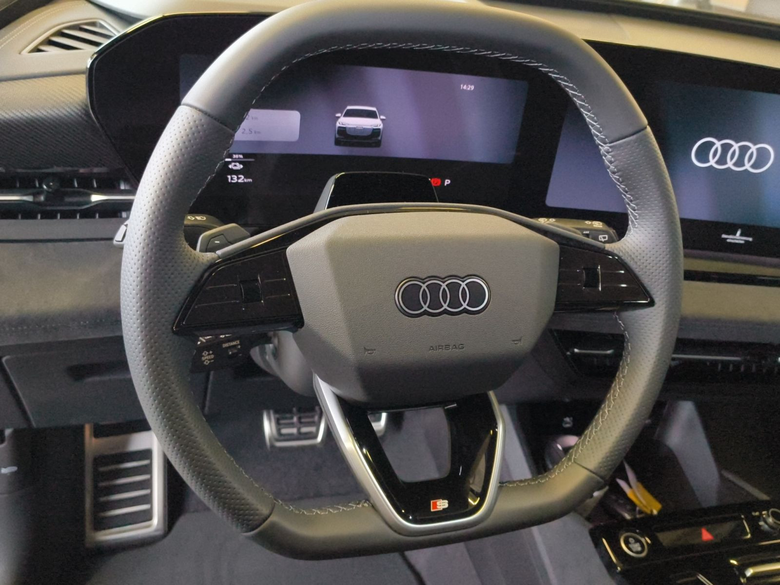 Audi - Q6 e-tron_11