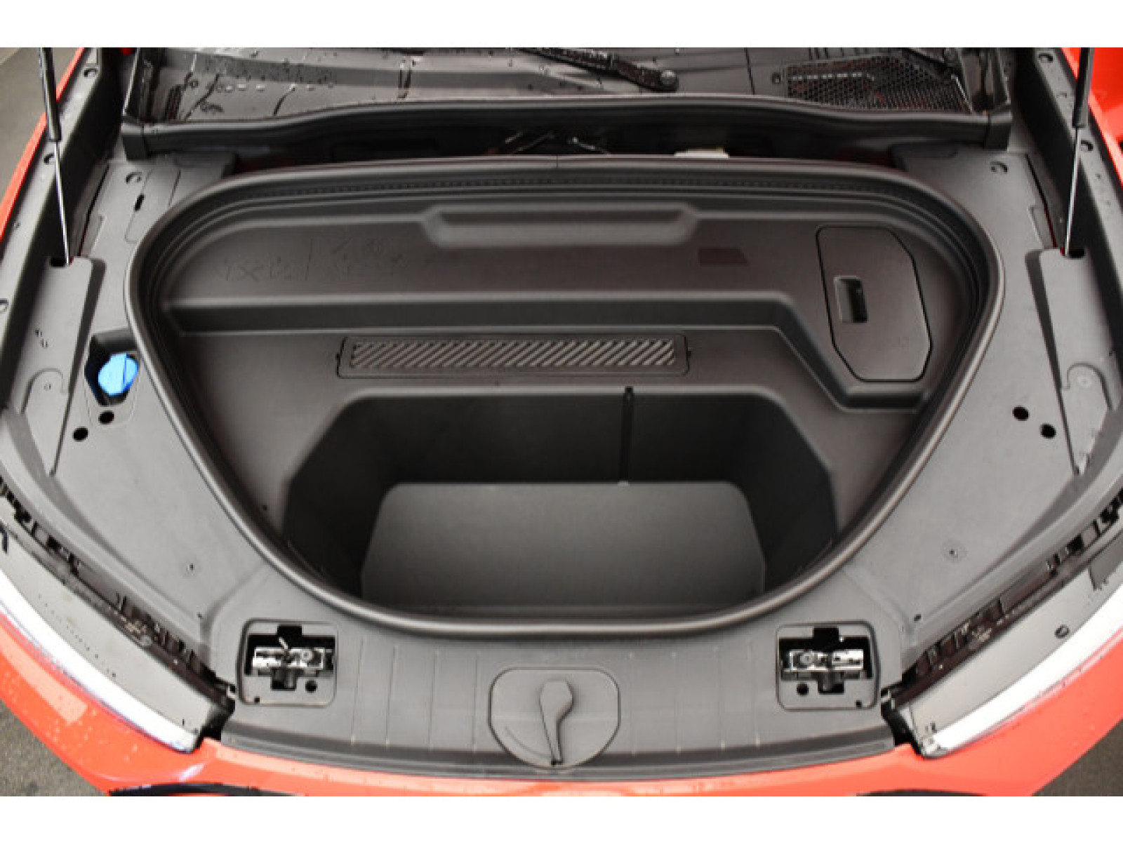 Audi - Q6 e-tron_16