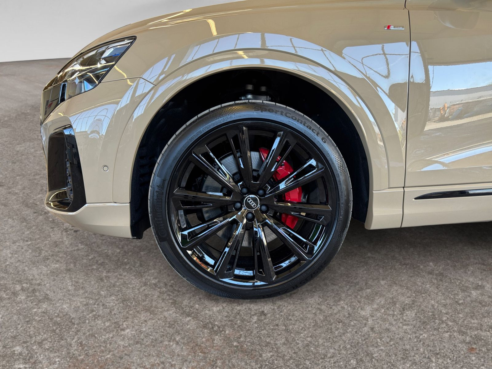 Audi - Q8_15