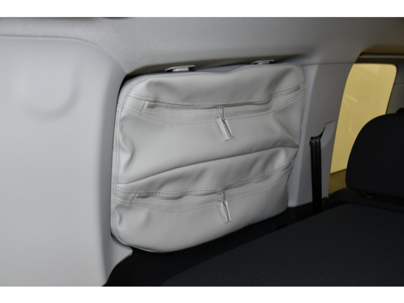 Volkswagen - Caddy California_12