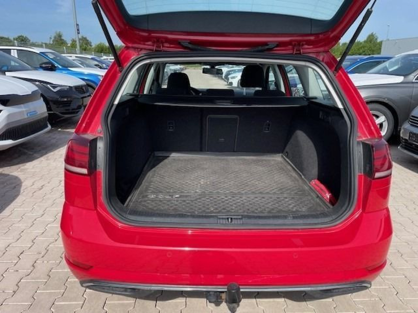 Volkswagen - Golf_11