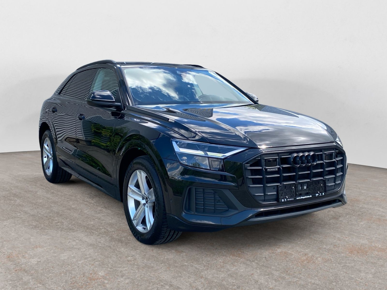 Audi - Q8_8