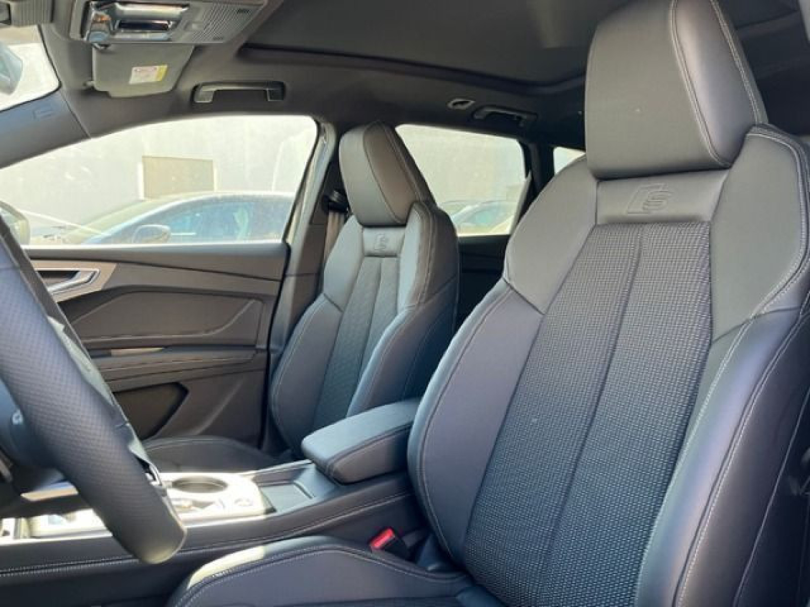 Audi - Q4 e-tron_12