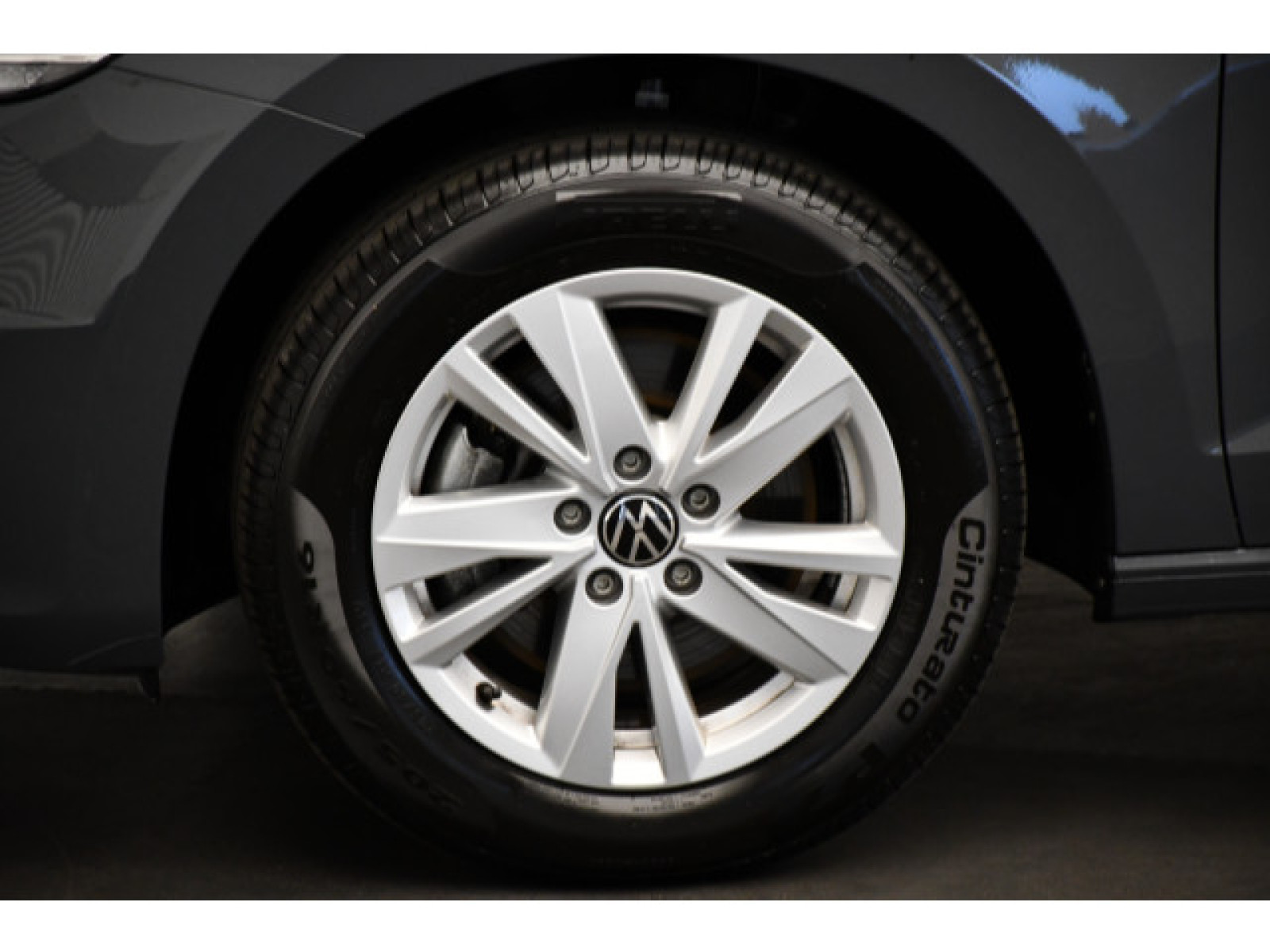 Volkswagen - Touran_14