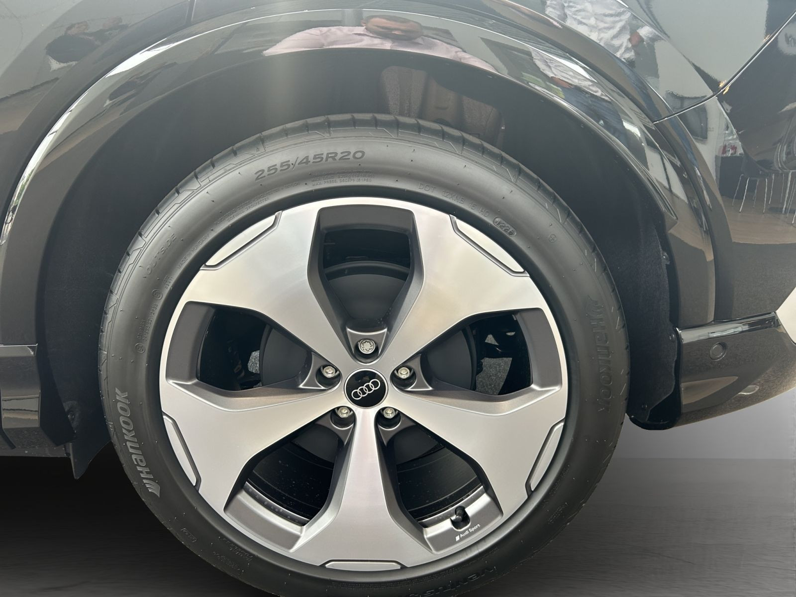 Audi - Q4 e-tron_14