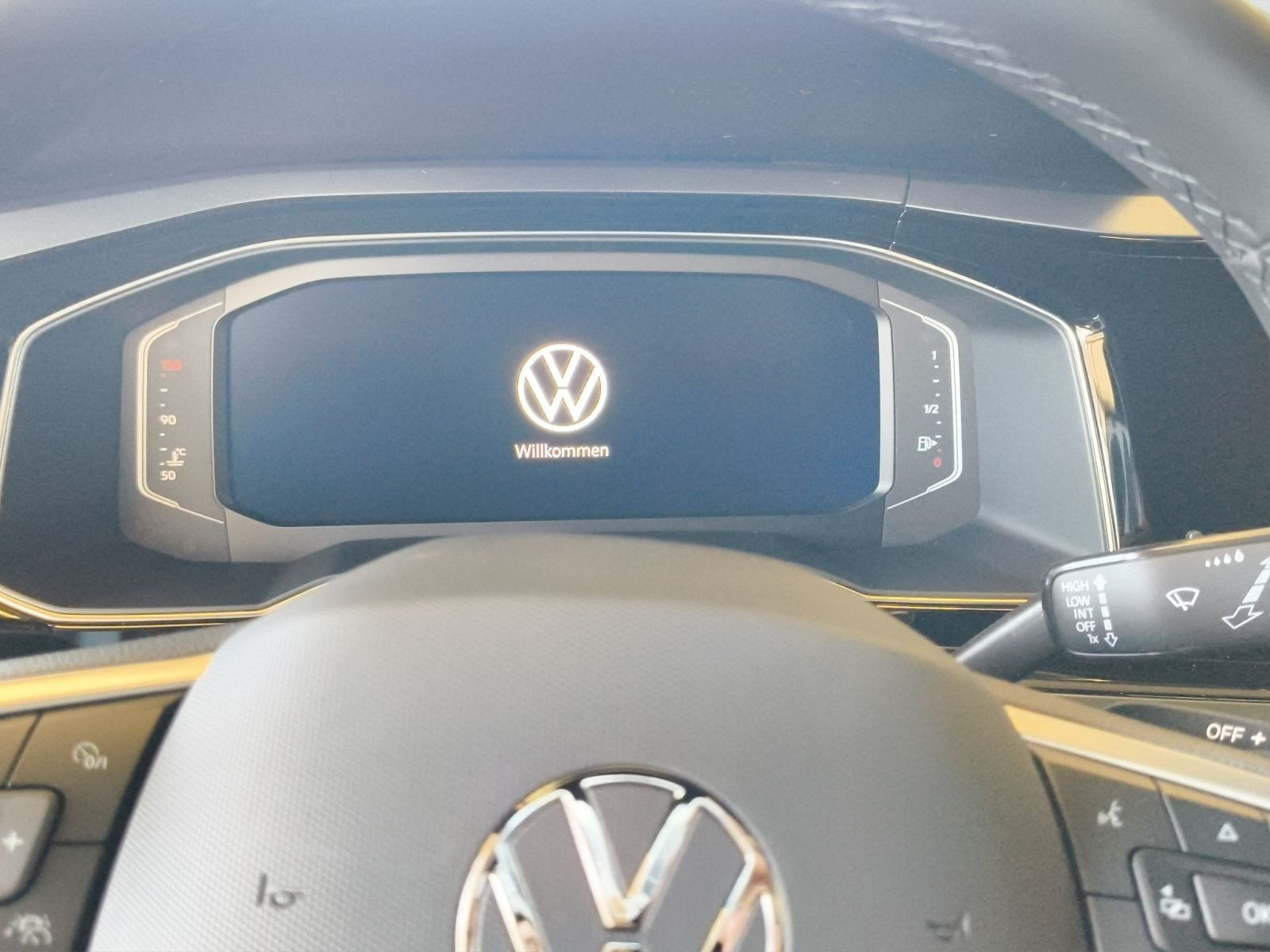 Volkswagen - Taigo_12