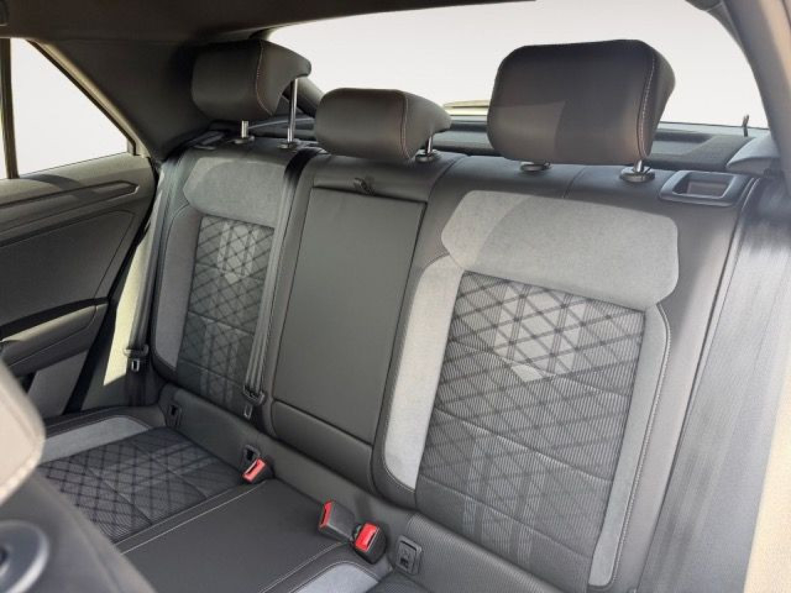Volkswagen - T-Roc_13