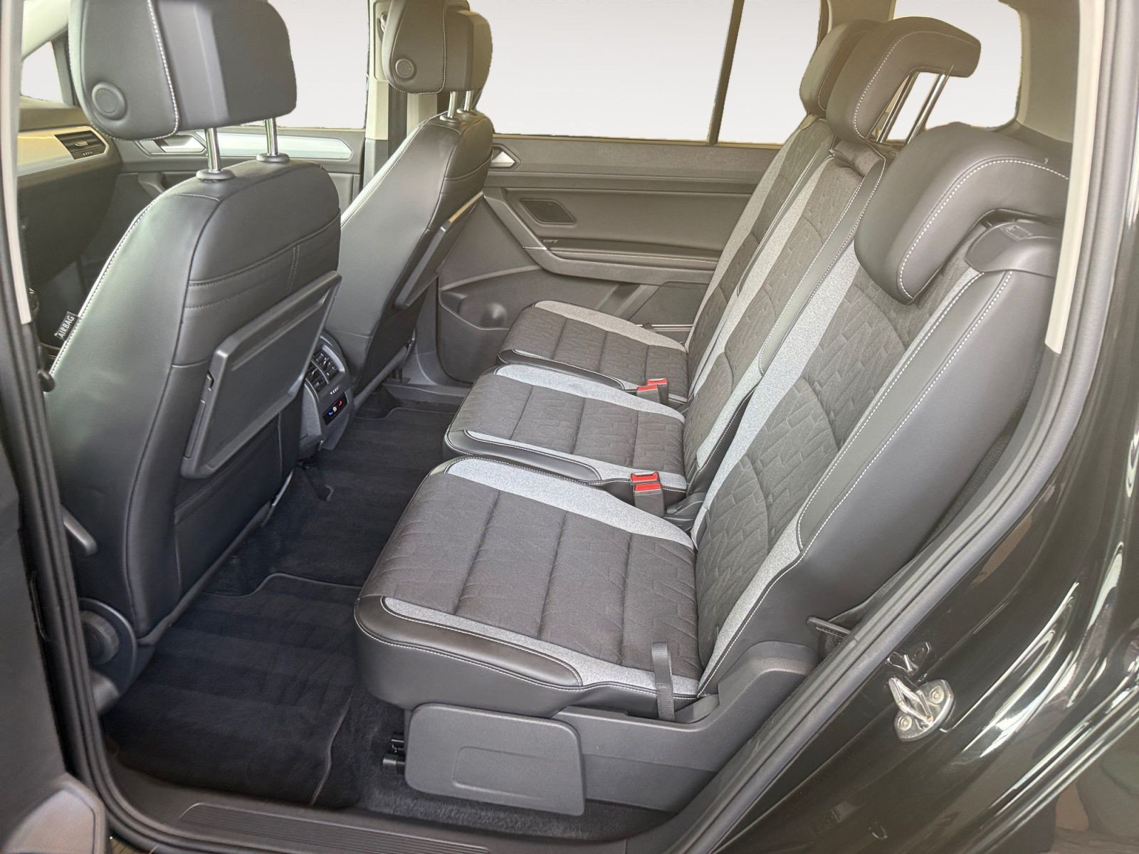 Volkswagen - Touran_14