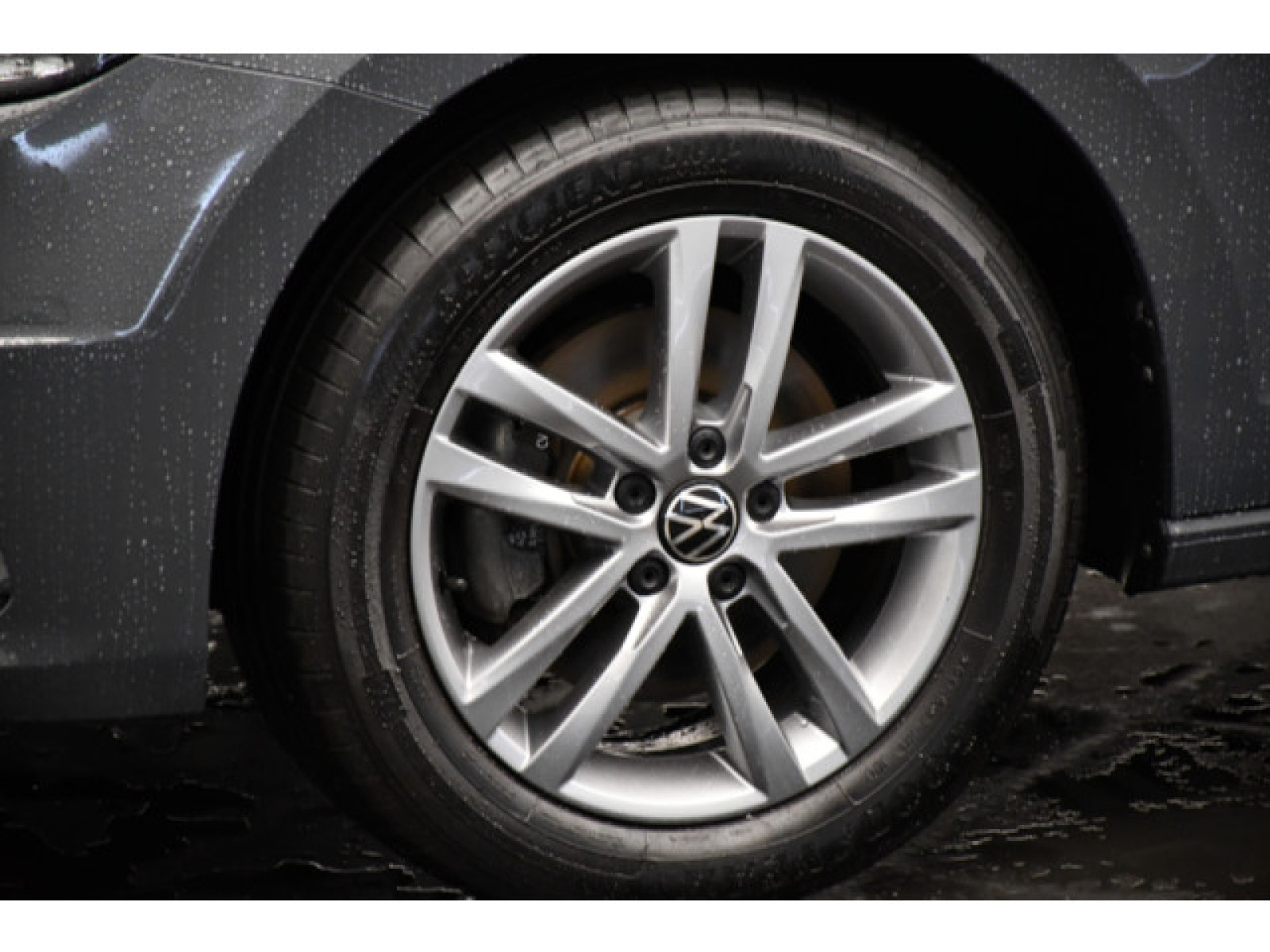 Volkswagen - Touran_13