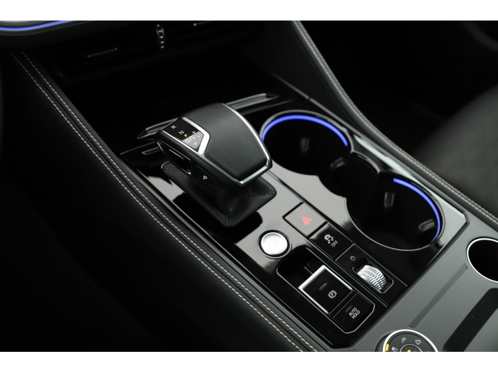 Volkswagen - Touareg_13