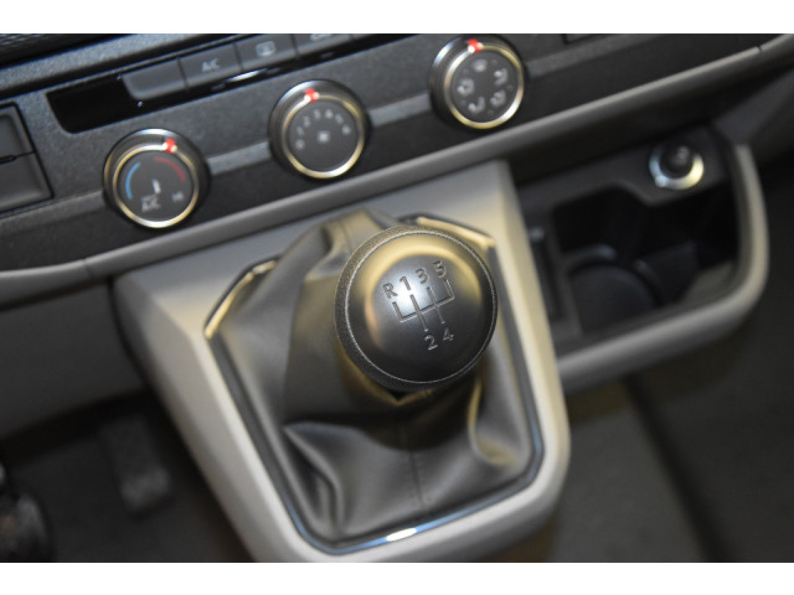 Volkswagen - T6.1 Transporter_6