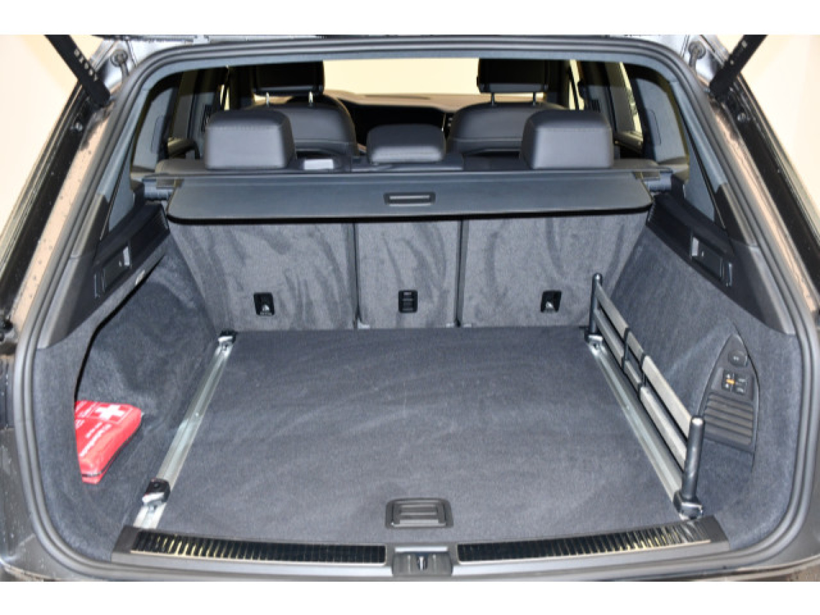 Volkswagen - Touareg_11