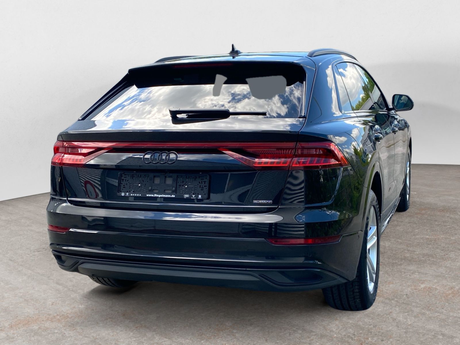 Audi - Q8_6