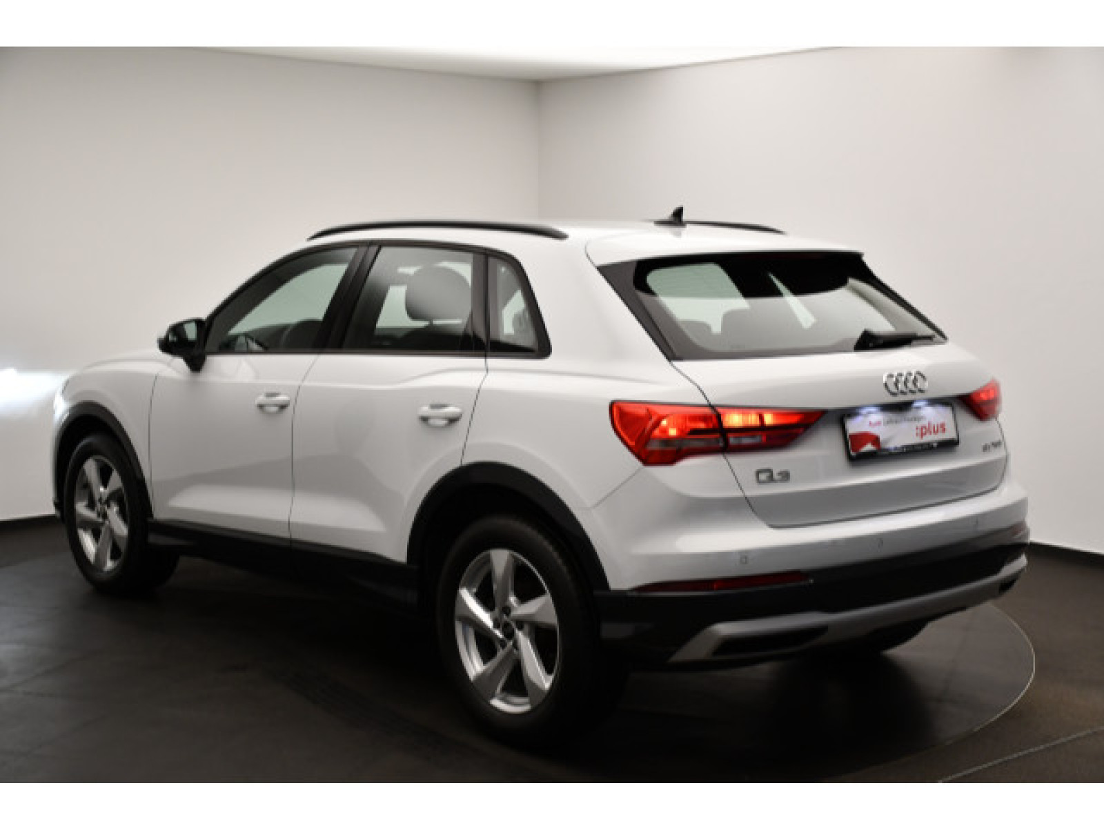 Audi - Q3_17