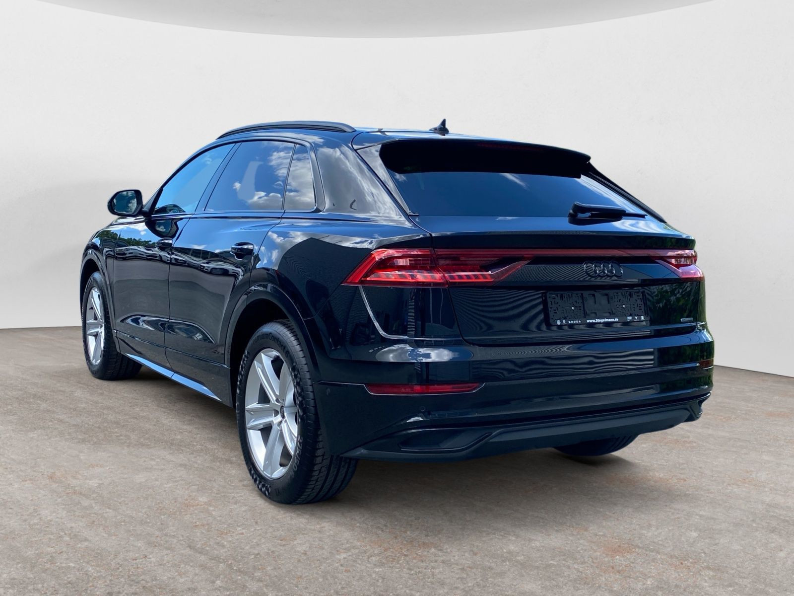 Audi - Q8_4