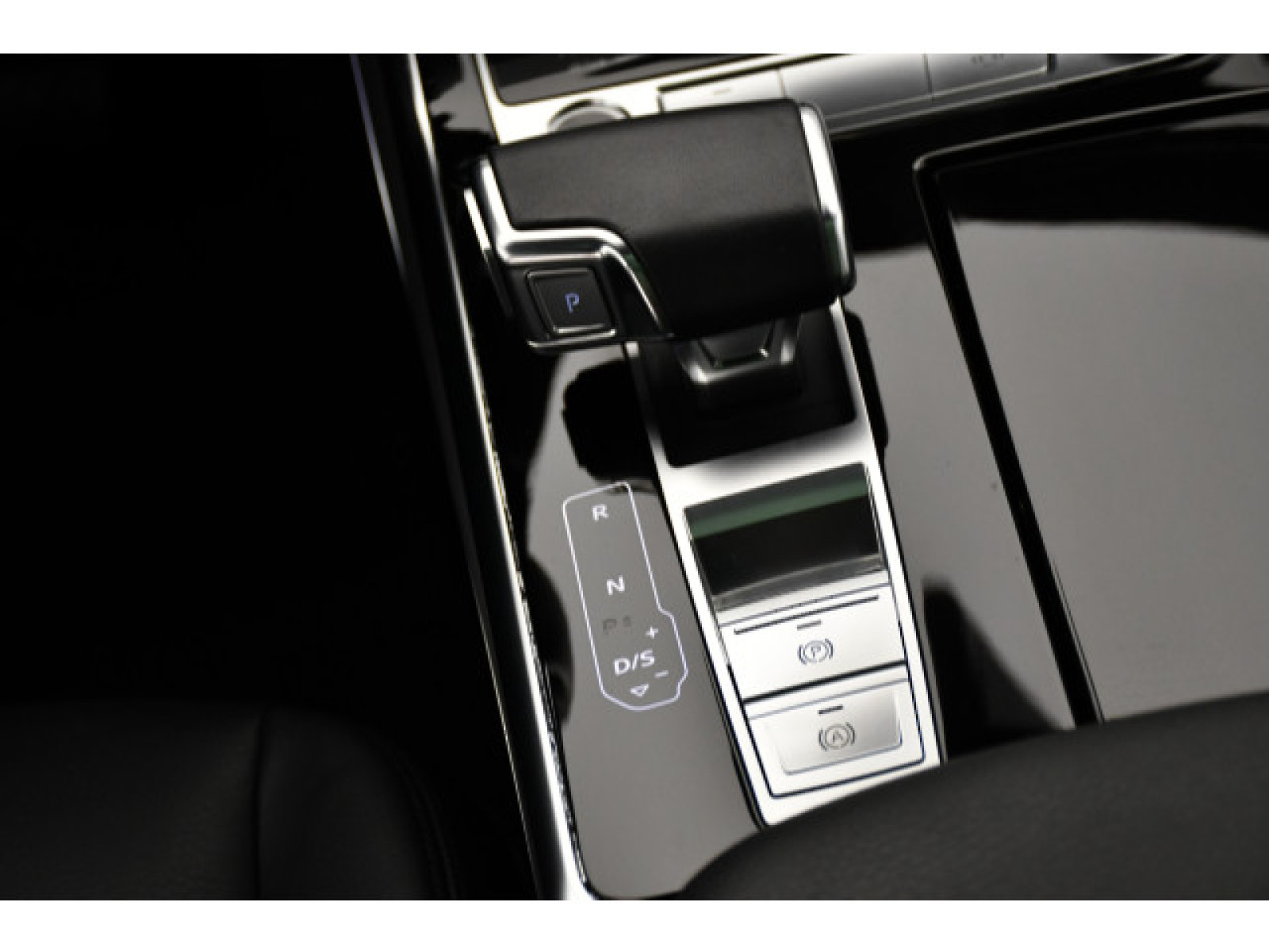 Audi - Q8_7