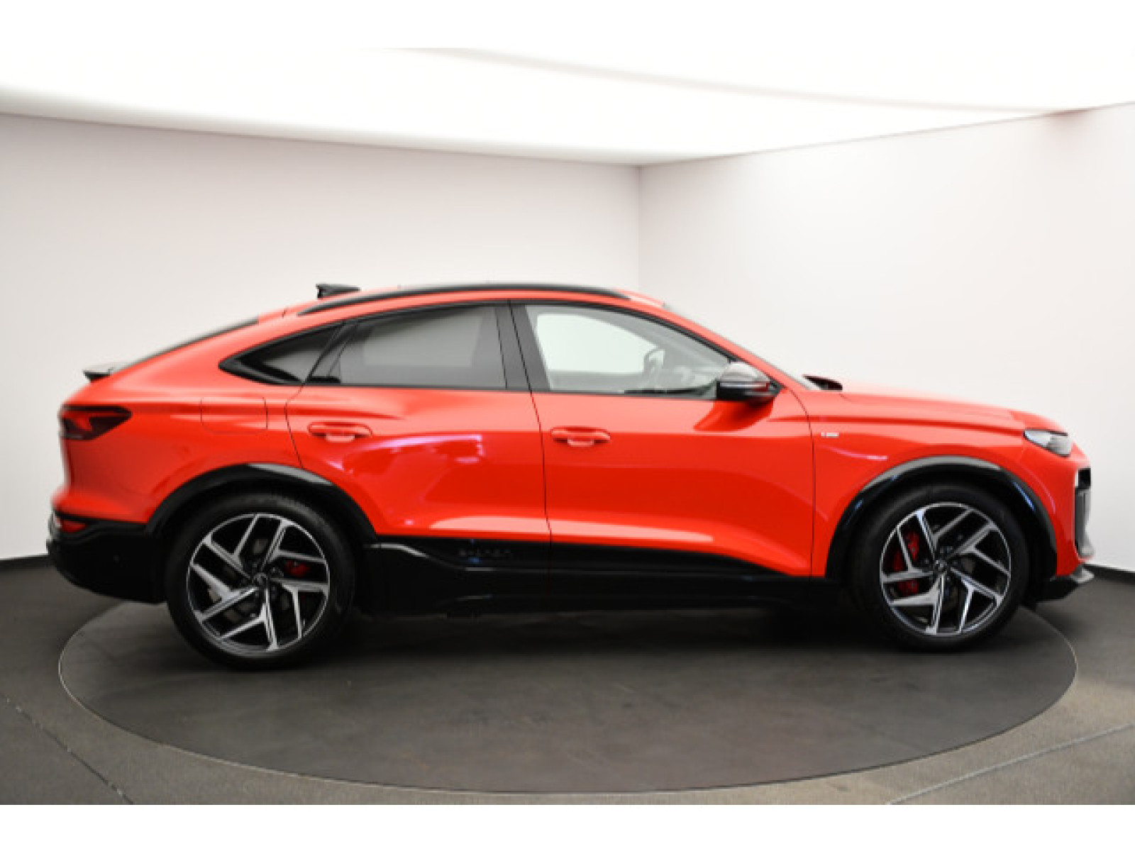 Audi - Q6 Sportback e-tron_21
