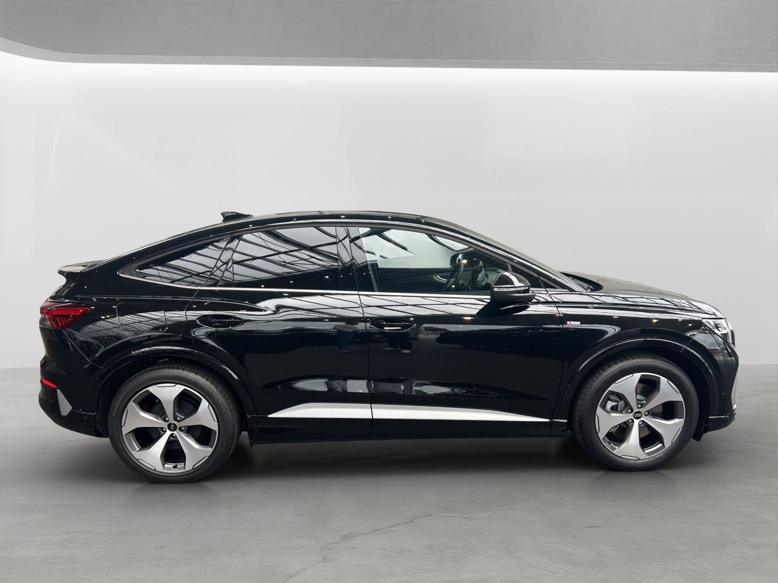 Audi - Q4 e-tron_9