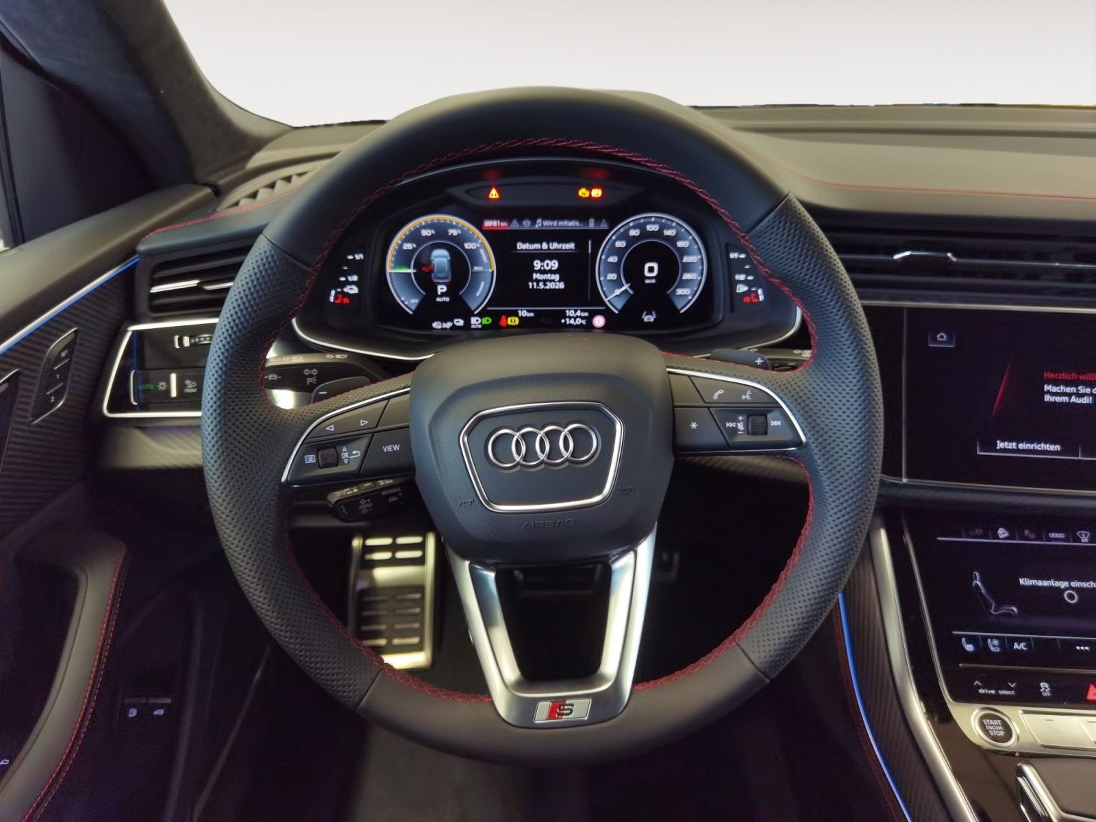 Audi - Q8_13