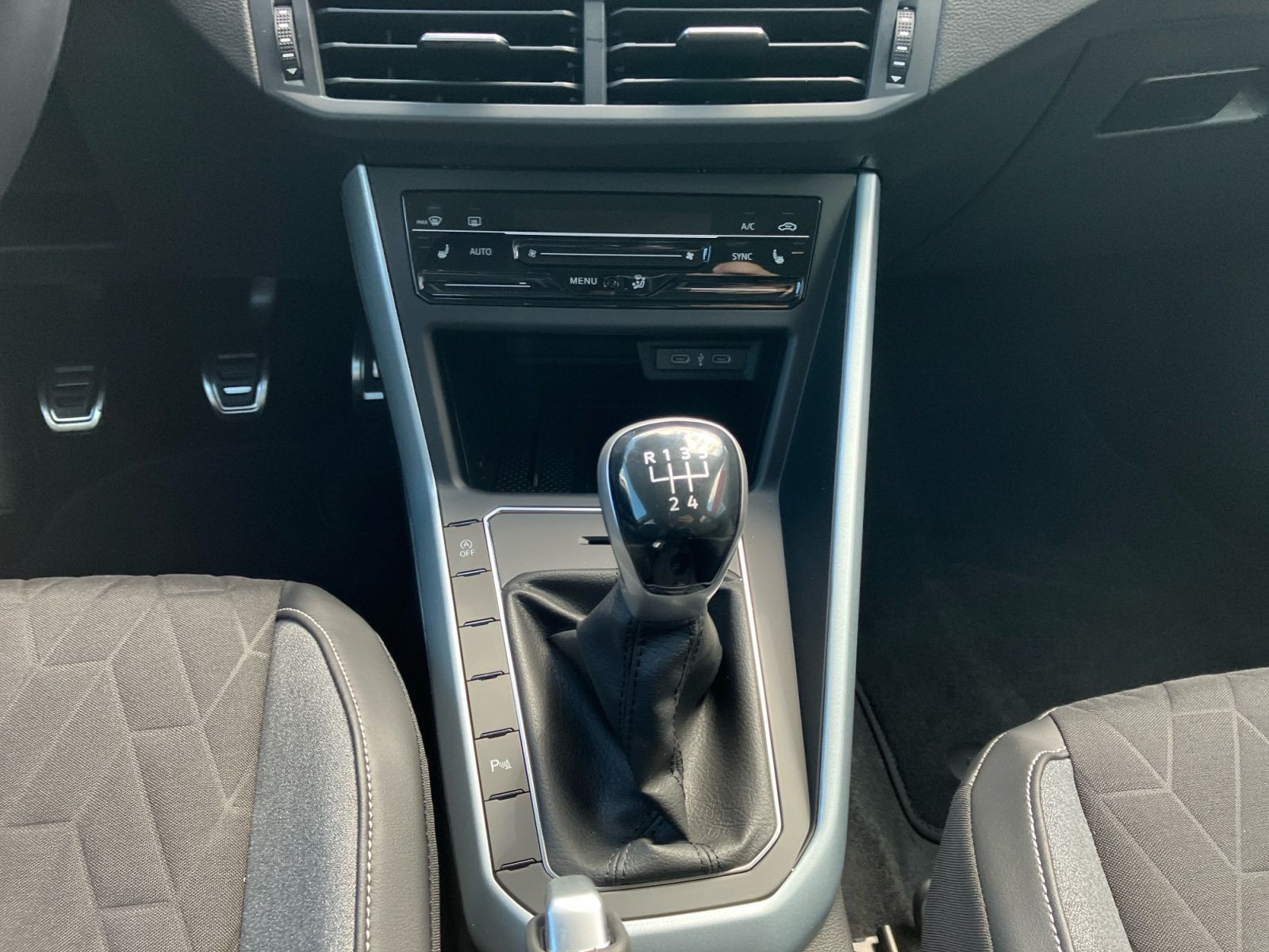 Volkswagen - Polo_12