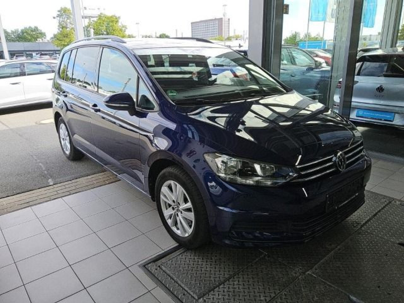 Volkswagen - Touran_3