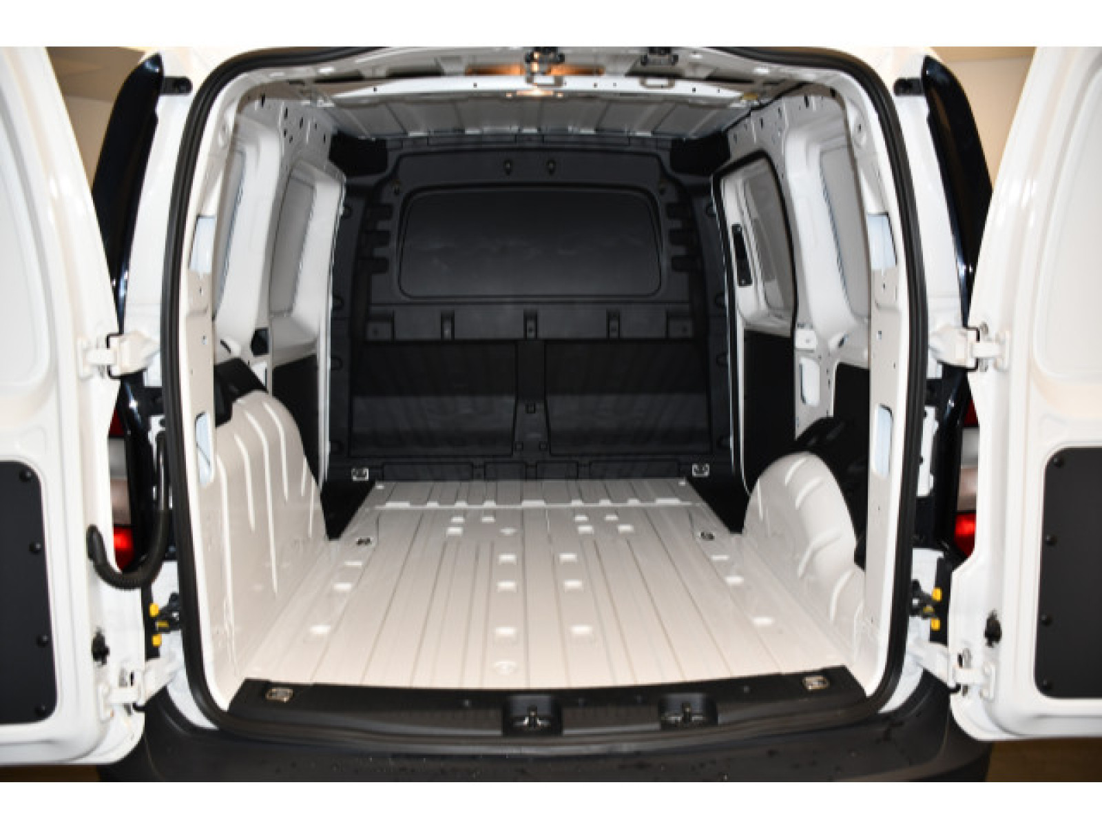Volkswagen - Caddy_9
