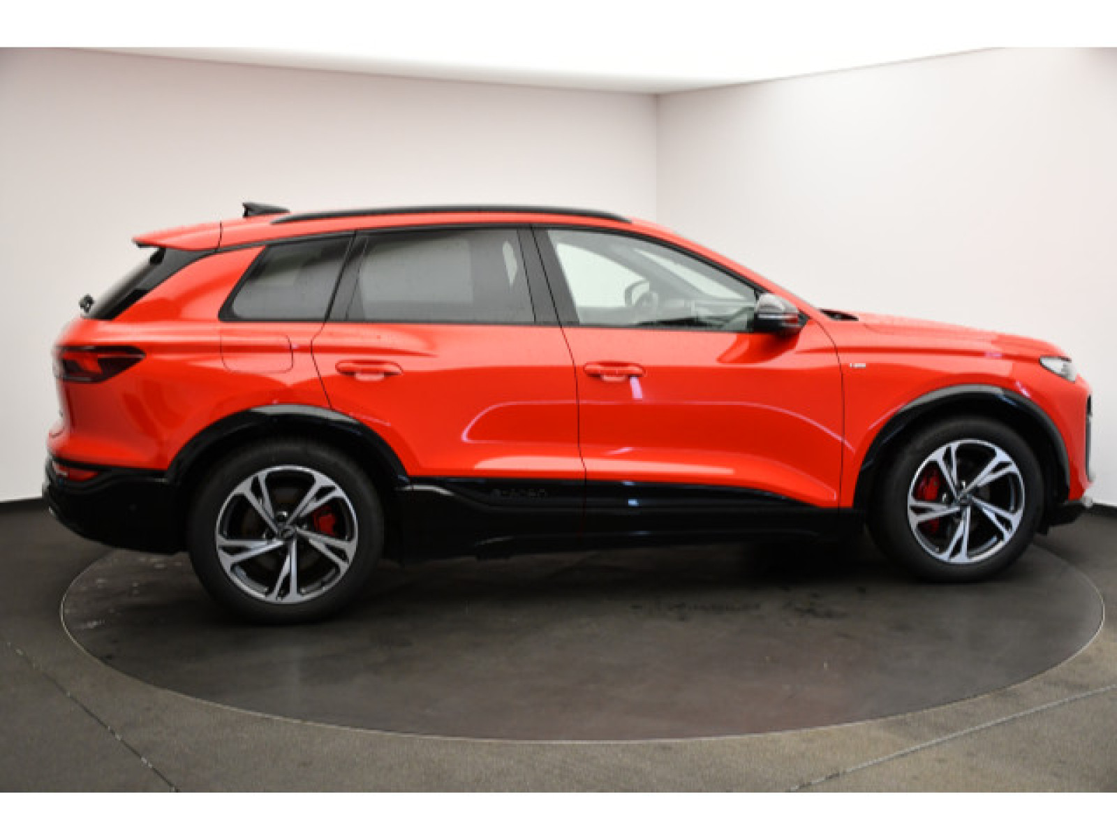 Audi - Q6 e-tron_21