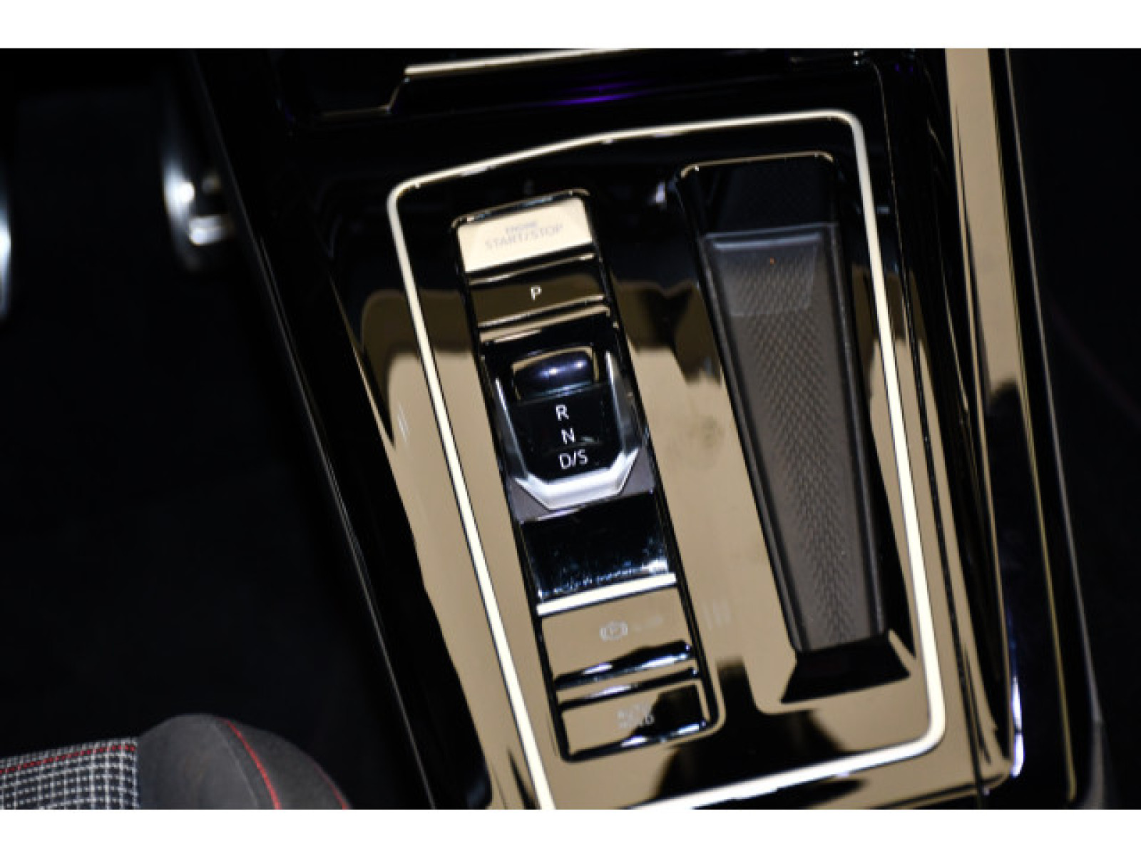 Volkswagen - Golf GTI_6