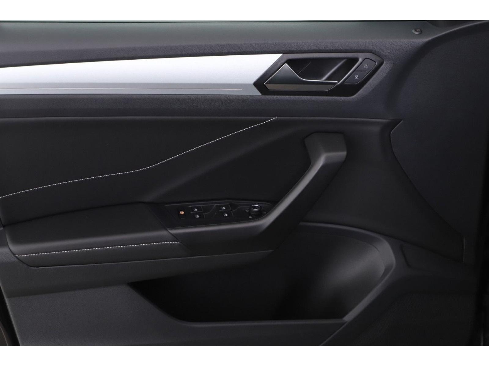 Volkswagen - T-Roc_12