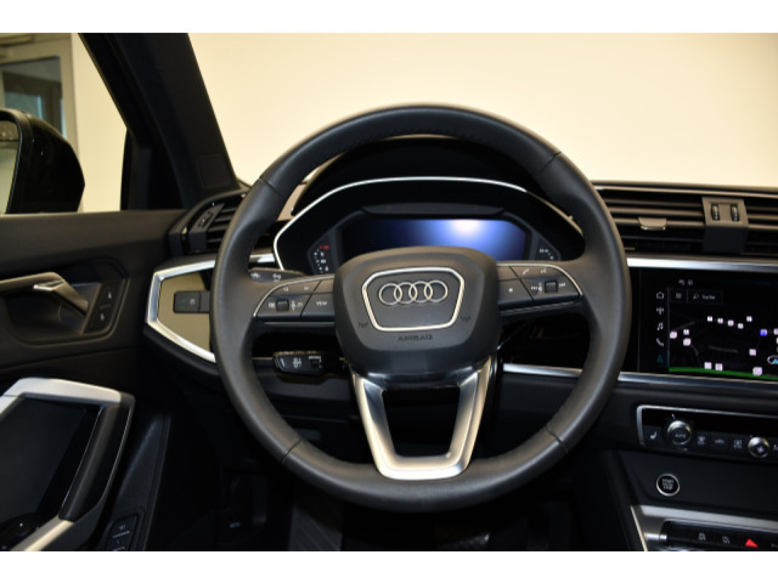 Audi - Q3_7