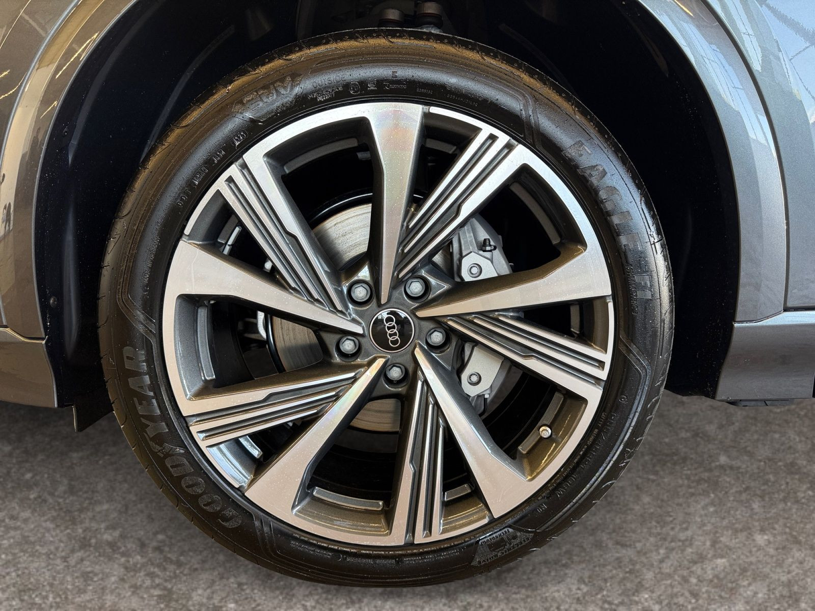 Audi - Q6 SUV e-tron_15