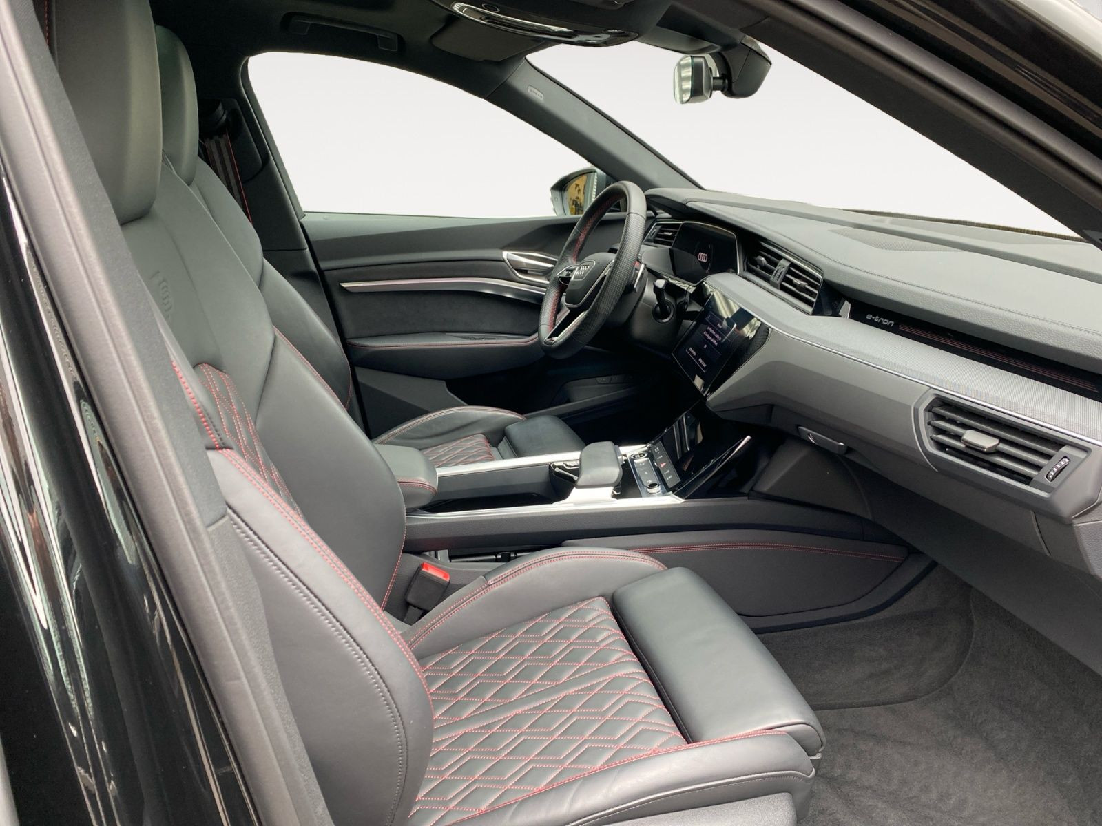 Audi - Q8 Sportback e-tron_16