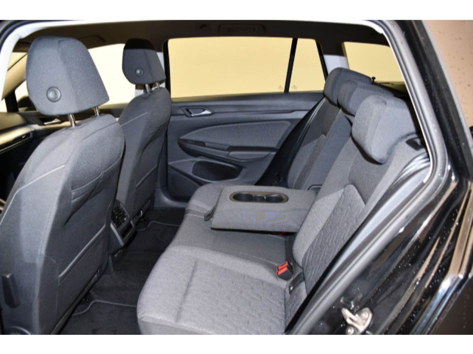 Volkswagen - Golf_9