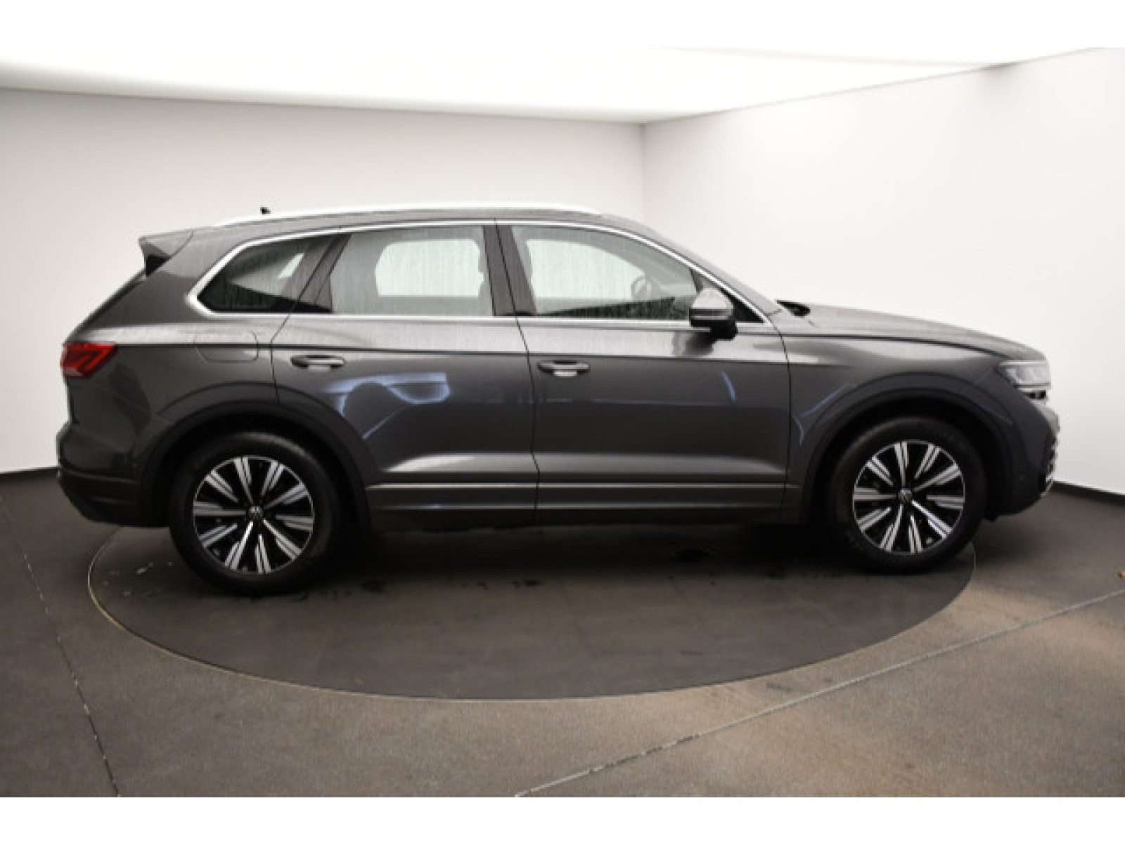 Volkswagen - Touareg_19