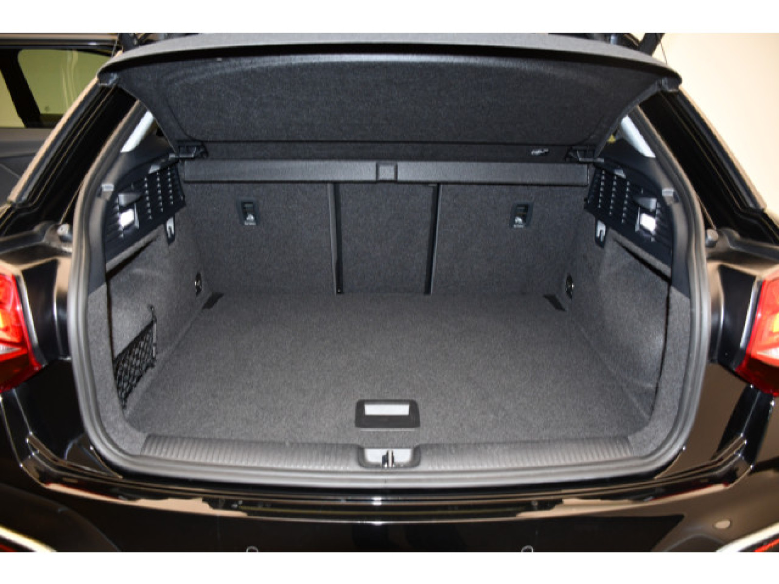 Audi - Q2_12