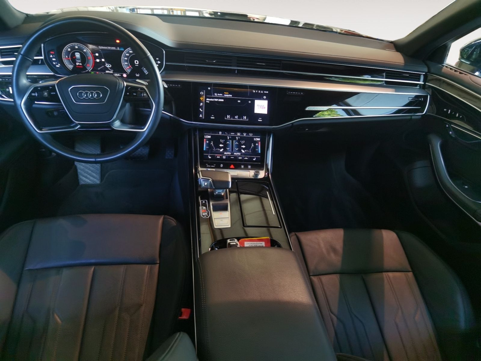 Audi - A8_11