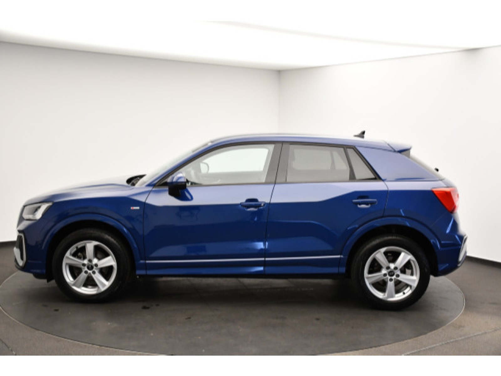 Audi - Q2_19