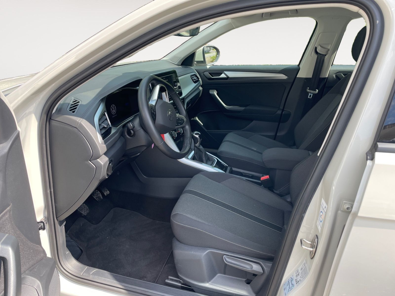 Volkswagen - T-Roc_10