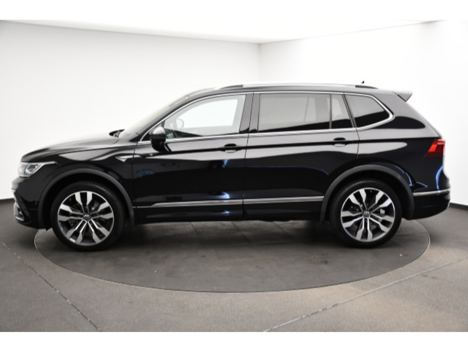 Volkswagen - Tiguan Allspace_19