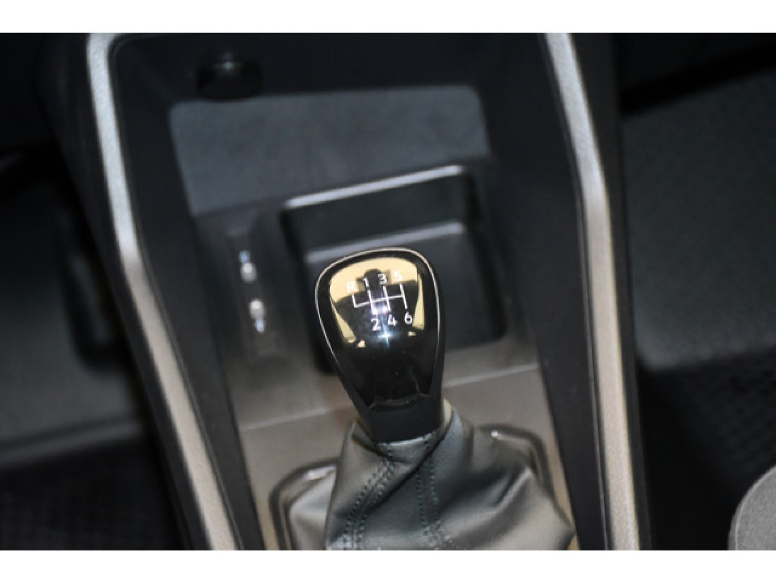 Volkswagen - Caddy_6