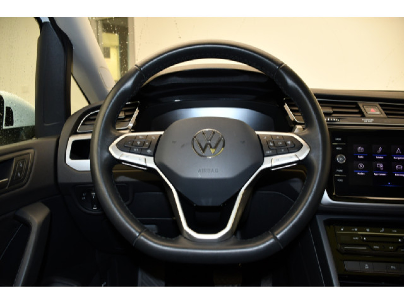 Volkswagen - Touran_5