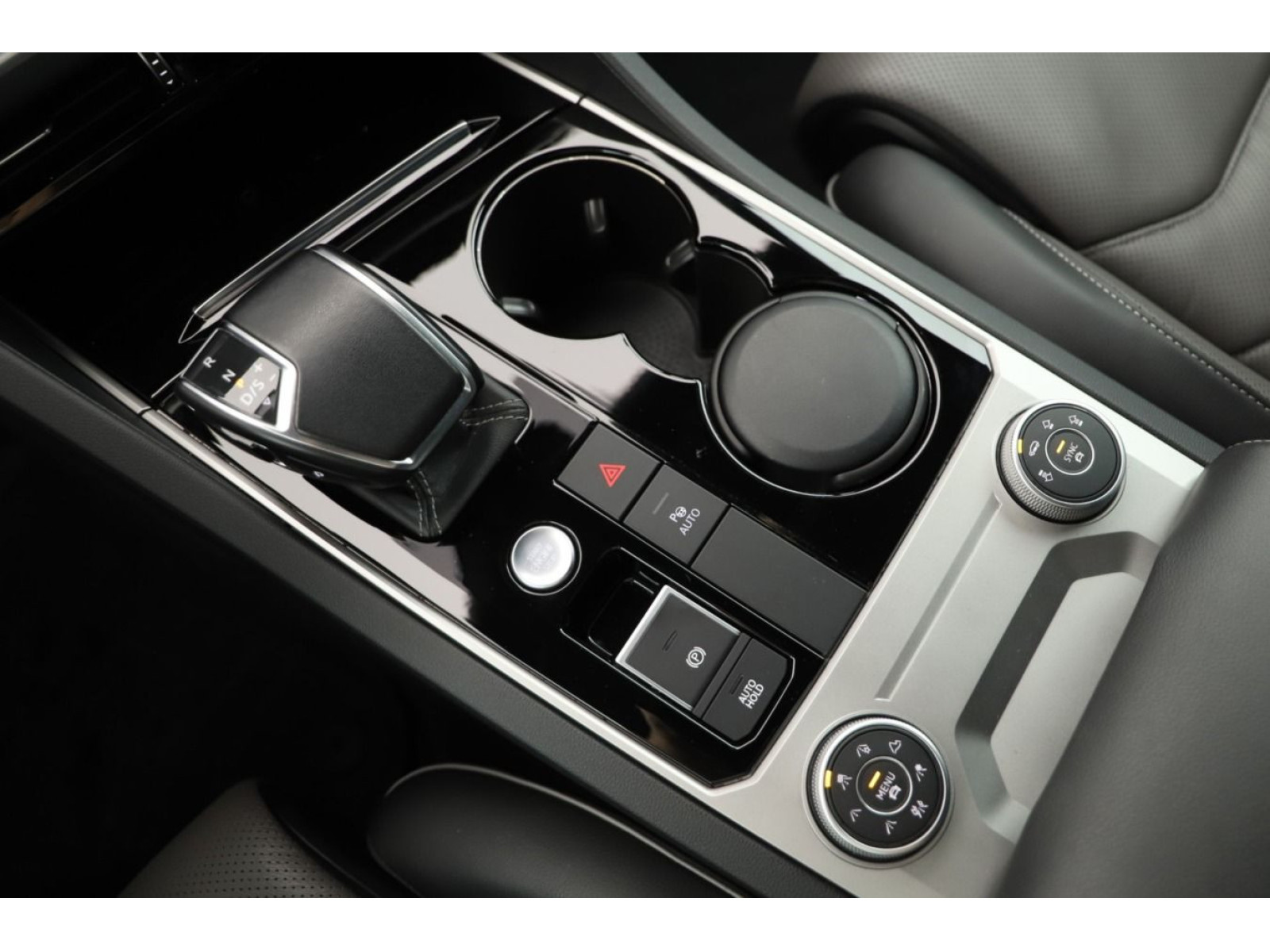 Volkswagen - Touareg_10