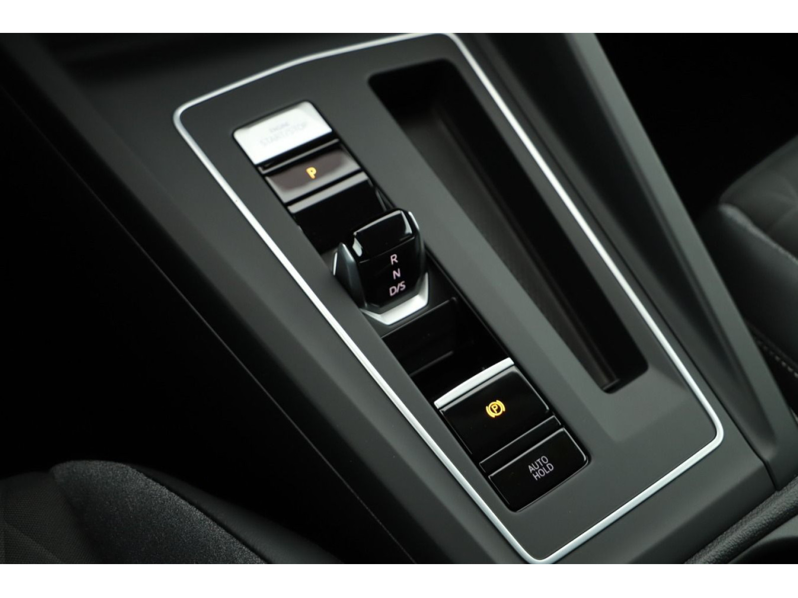 Volkswagen - Golf_11