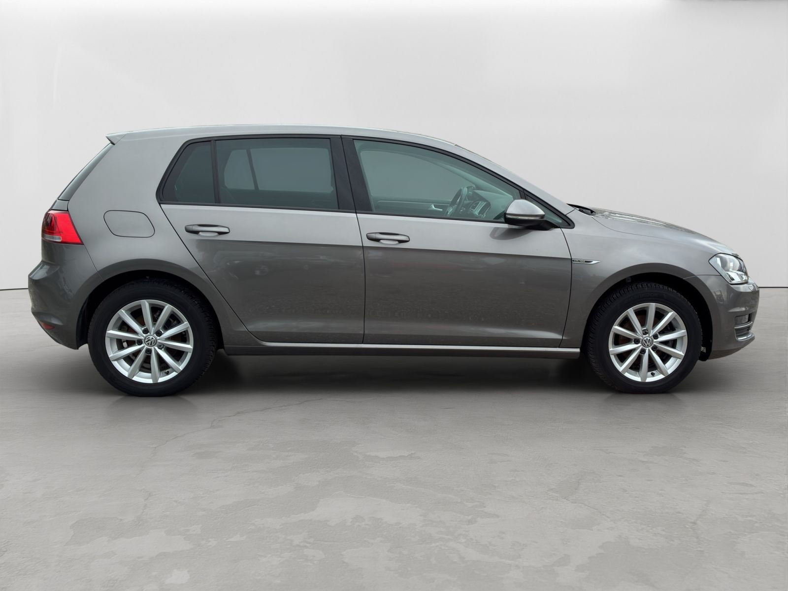 Volkswagen - Golf_6