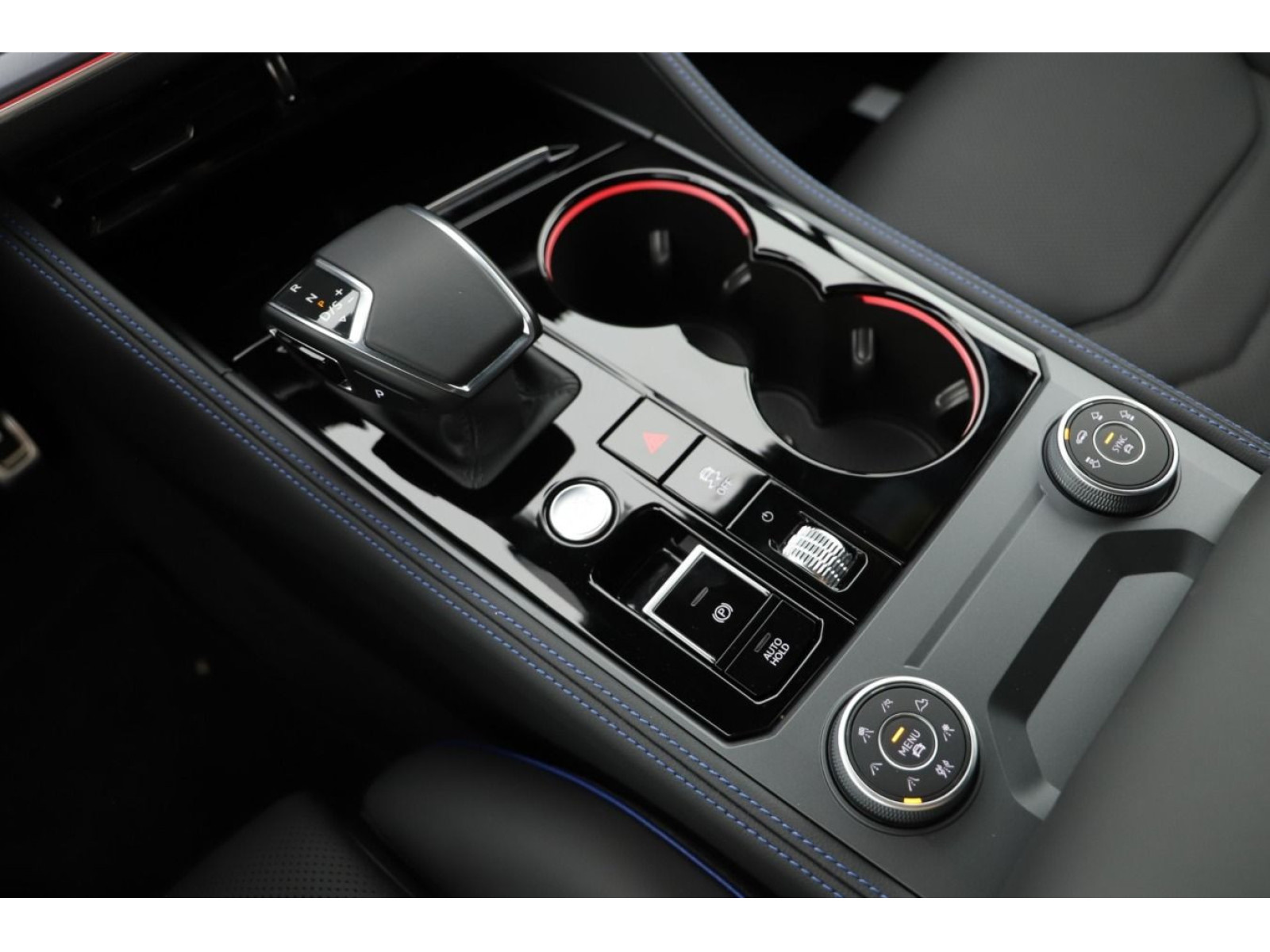 Volkswagen - Touareg_11