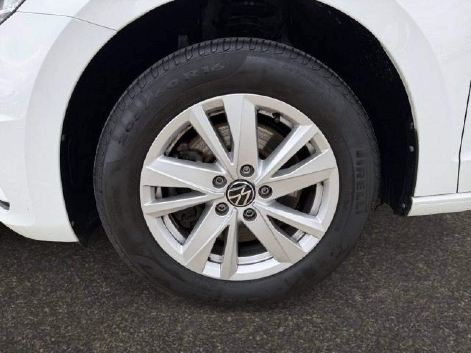 Volkswagen - Touran_14