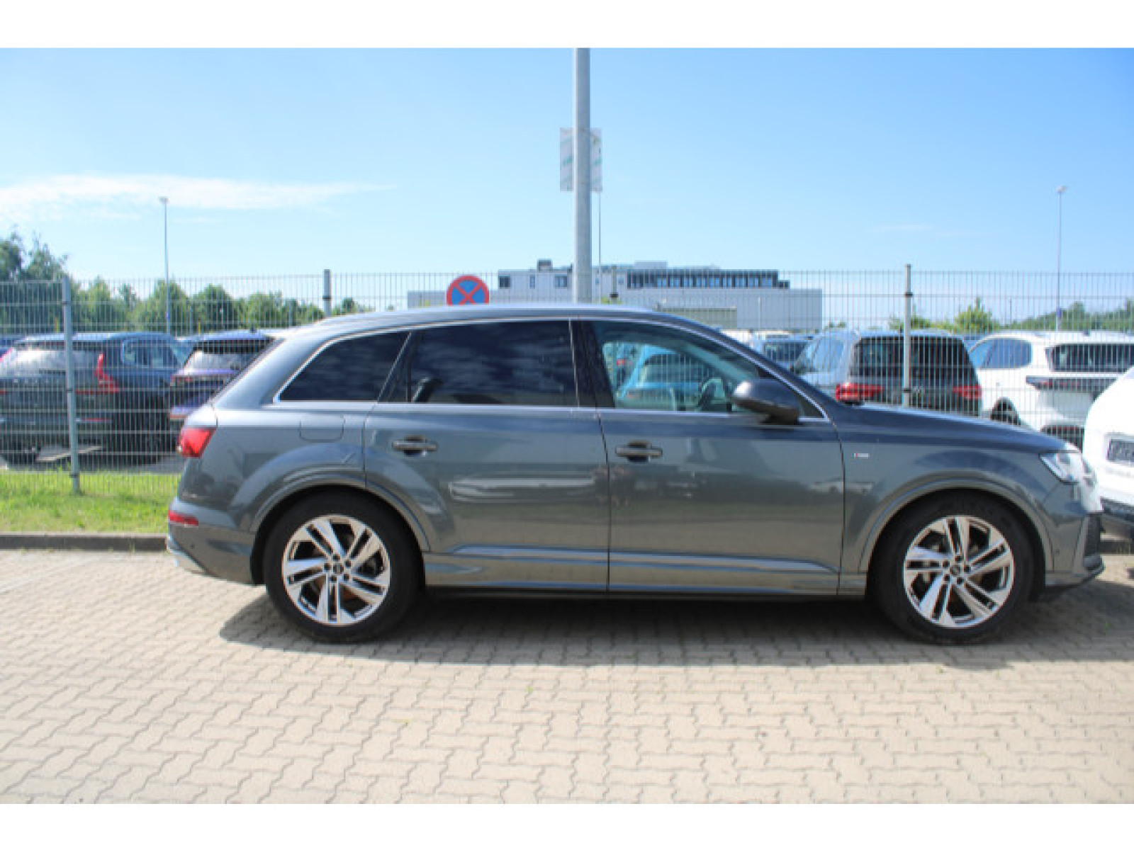 Audi - Q7_6