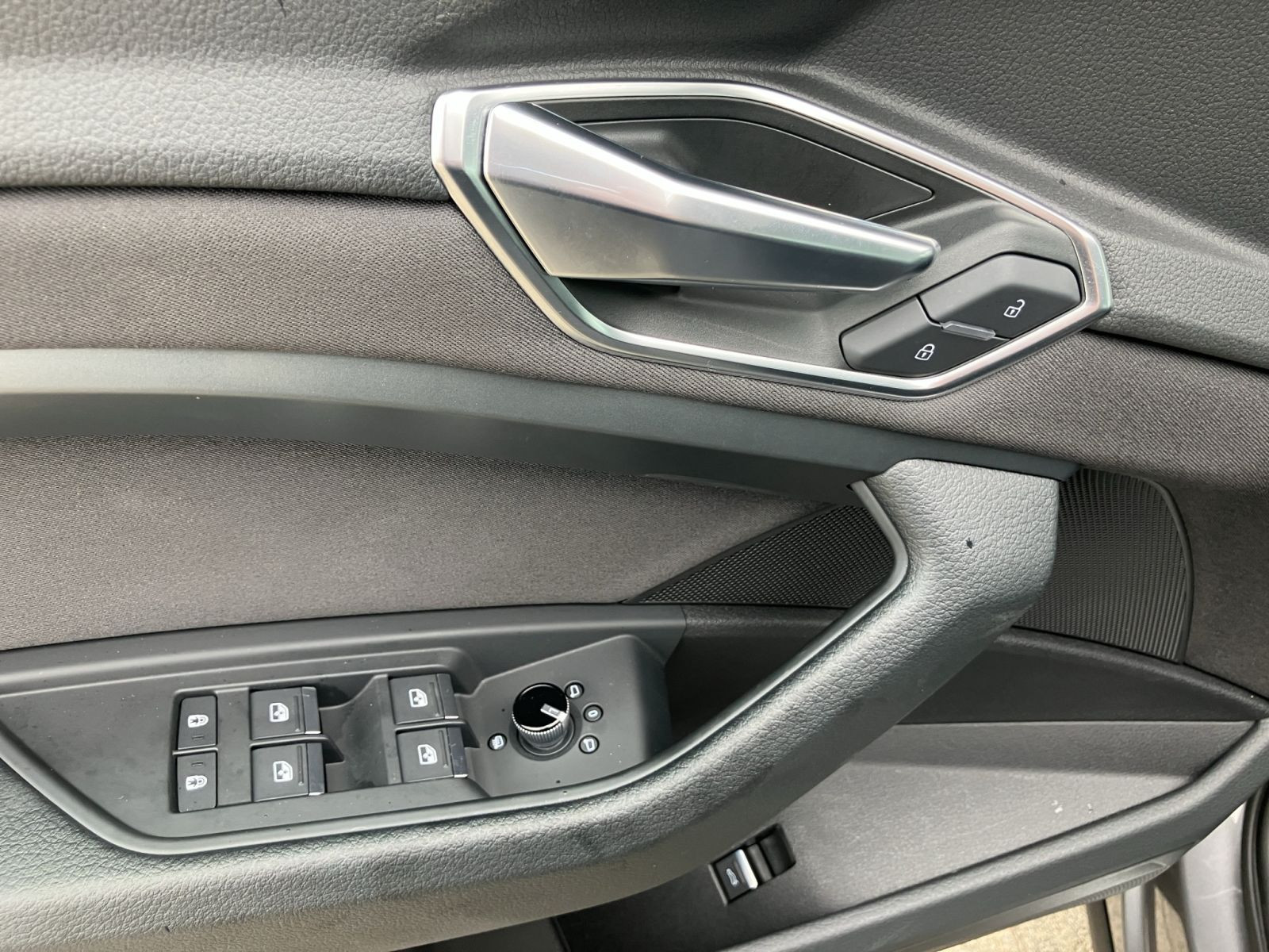 Audi - e-tron_15