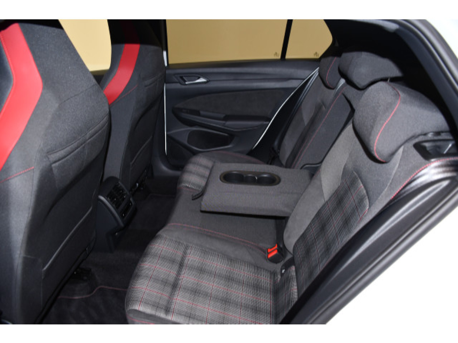 Volkswagen - Golf GTI_10